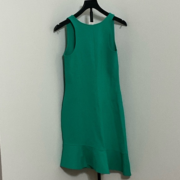 and now this Green V-Neck Sleeveless Ruffle Hem Midi Dress - XS - Picture 4 of 7
